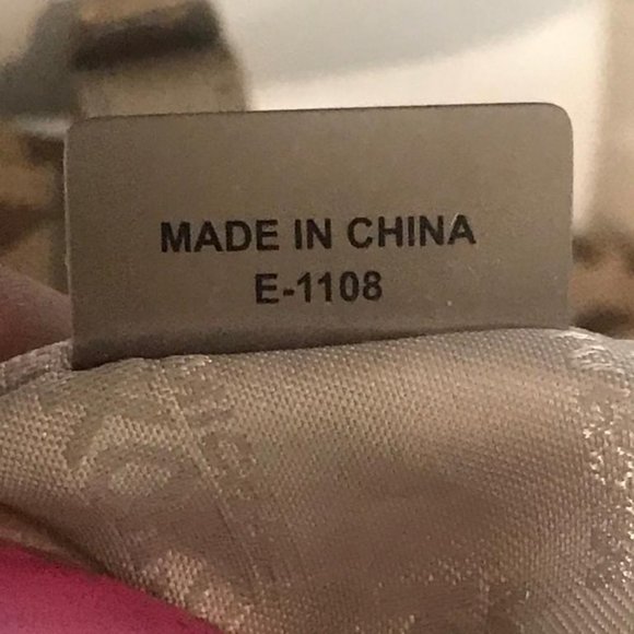 Authentic Micheal Kors Large Carry All Tote - Picture 13 of 13